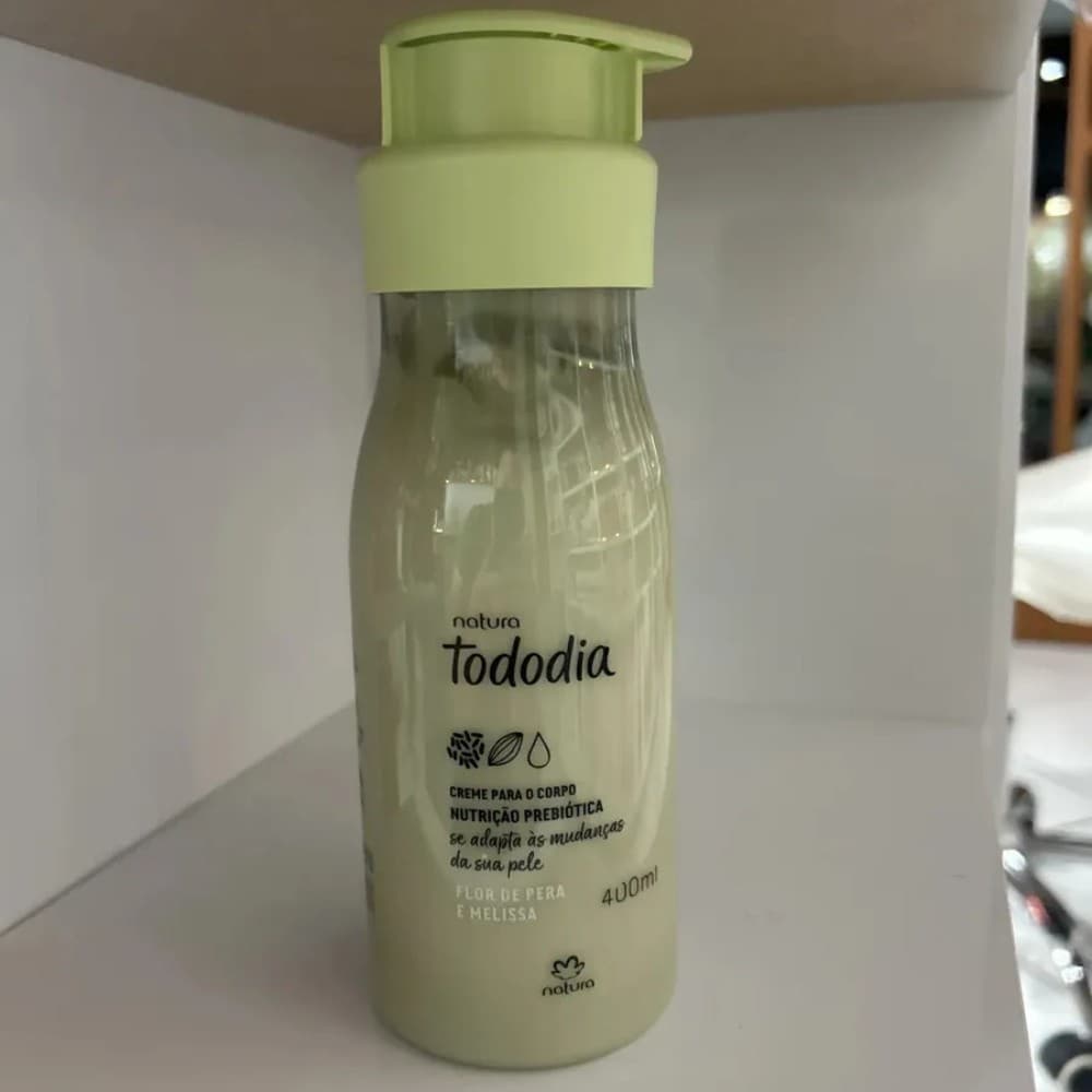 Creme hidratante Tododia Natura em frasco 400ml de pera e flor de melissa
